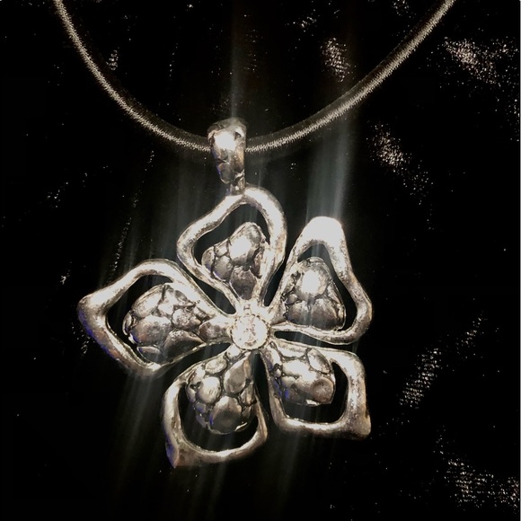 Several necklaces… price is per necklace!!!! - Picture 5 of 6